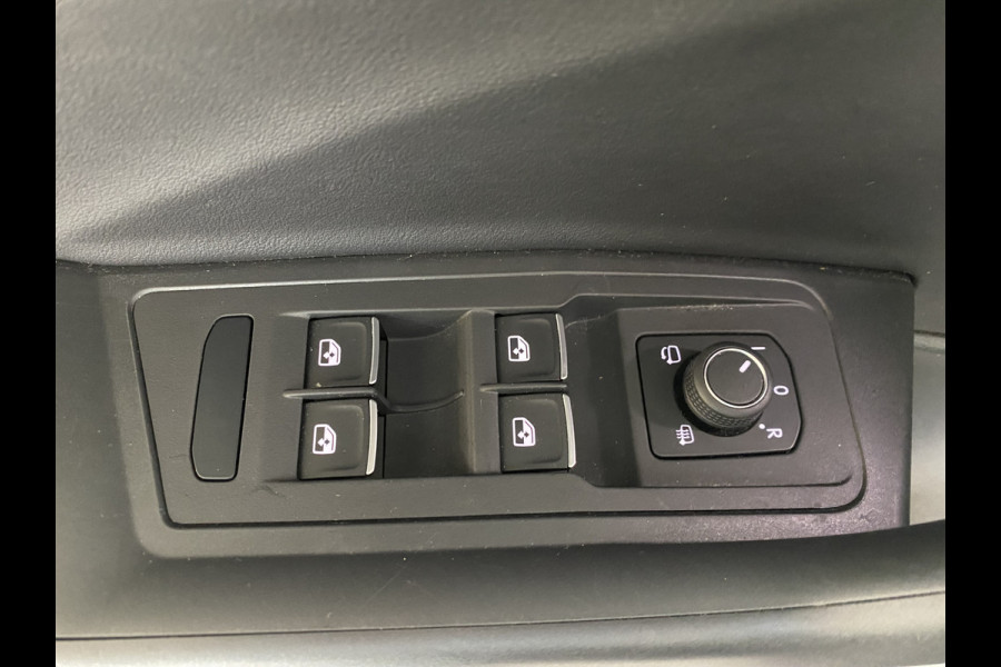 Volkswagen T-Roc Cabrio 1.5 TSI R-Line binnen en buiten Carplay / Camera / Stoelverw