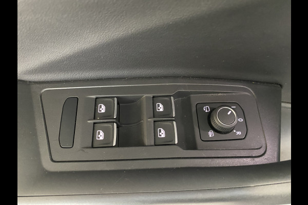 Volkswagen T-Roc Cabrio 1.5 TSI R-Line binnen en buiten Carplay / Camera / Stoelverw