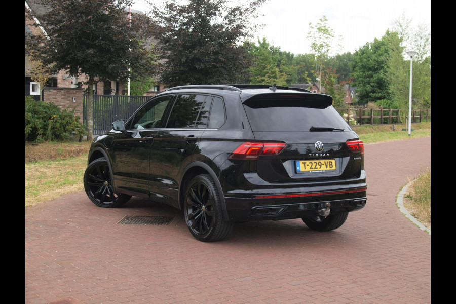 Volkswagen Tiguan 1.4 TSI eHybrid R-Line Business | NL-Auto | Panoramadak | Trekhaak | 360 Camera | Sfeerverlichting | ACC |