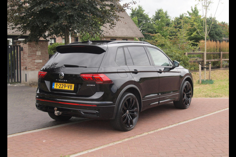 Volkswagen Tiguan 1.4 TSI eHybrid R-Line Business | NL-Auto | Panoramadak | Trekhaak | 360 Camera | Sfeerverlichting | ACC |