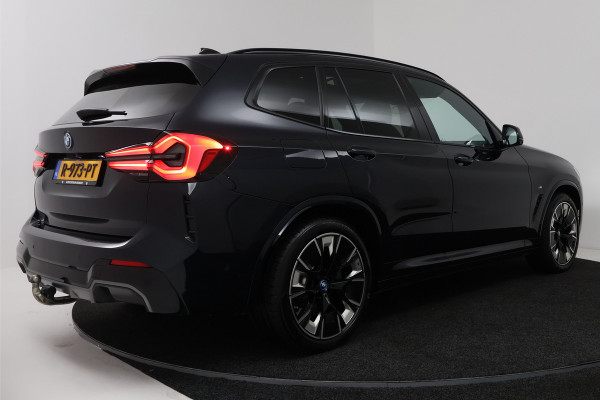 BMW iX3 High Executive 80 kWh (PANORAMADAK, TREKHAAK, H&K AUDIO, CRUISE ADAPTIEF, CAMERA, STOELVERWARMING, SFEERVERLICHTING)