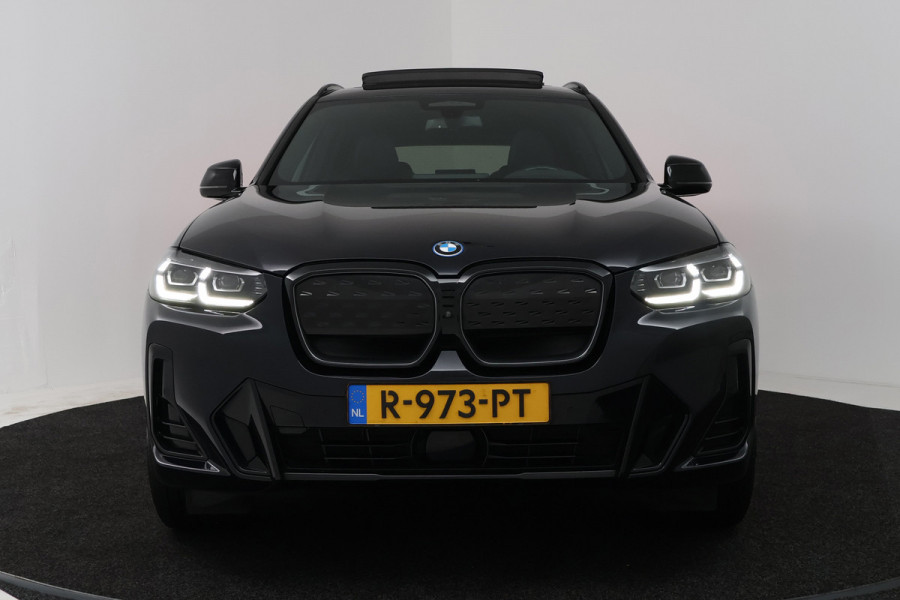 BMW iX3 High Executive 80 kWh (PANORAMADAK, TREKHAAK, H&K AUDIO, CRUISE ADAPTIEF, CAMERA, STOELVERWARMING, SFEERVERLICHTING)