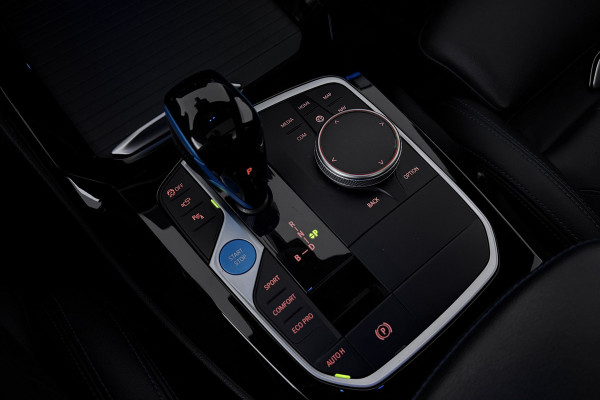 BMW iX3 High Executive 80 kWh (PANORAMADAK, TREKHAAK, H&K AUDIO, CRUISE ADAPTIEF, CAMERA, STOELVERWARMING, SFEERVERLICHTING)