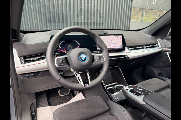BMW X1 XDrive30e High Executive M Sport Pro | PANO | HARMAN KARDON | DRIVE PRO | PARK PRO | HEAD-UP | 20 INCH | FABRIEKSGARANTIE