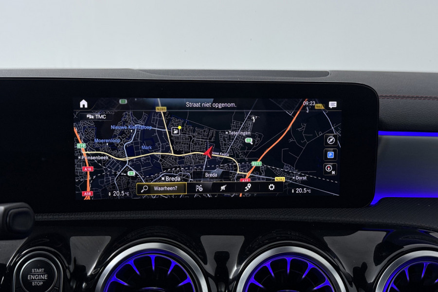 Mercedes-Benz CLA-Klasse 200 Business Solution AMG (PANORAMADAK, STOELVERWARMING, SFEERVERLICHTING, CAMERA, CRUISE CONTROL)