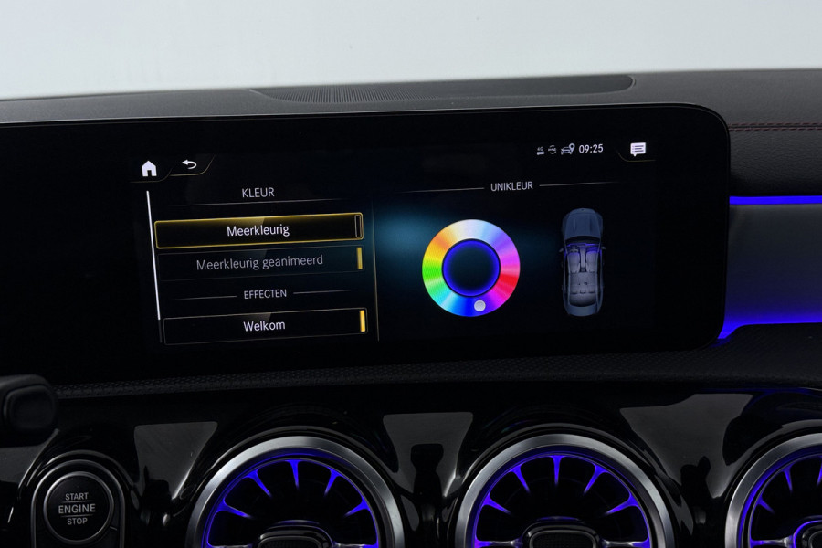 Mercedes-Benz CLA-Klasse 200 Business Solution AMG (PANORAMADAK, STOELVERWARMING, SFEERVERLICHTING, CAMERA, CRUISE CONTROL)