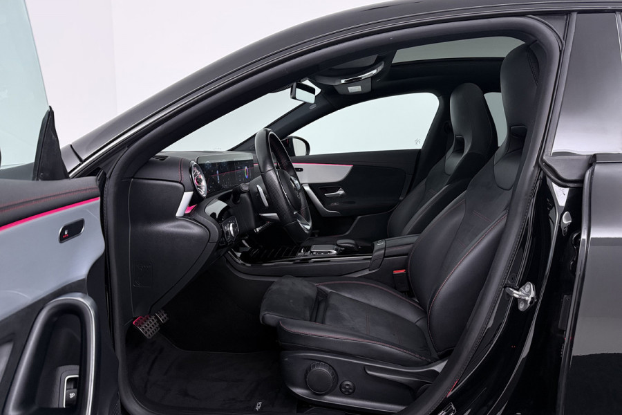 Mercedes-Benz CLA-Klasse 200 Business Solution AMG (PANORAMADAK, STOELVERWARMING, SFEERVERLICHTING, CAMERA, CRUISE CONTROL)