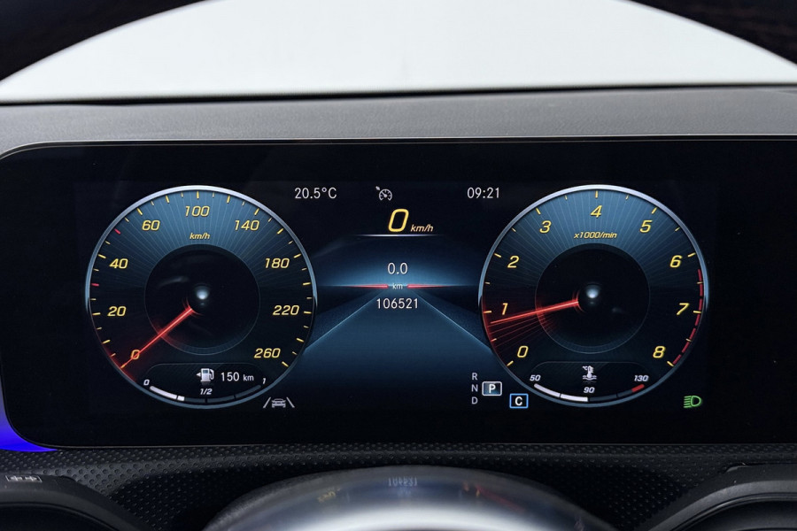 Mercedes-Benz CLA-Klasse 200 Business Solution AMG (PANORAMADAK, STOELVERWARMING, SFEERVERLICHTING, CAMERA, CRUISE CONTROL)