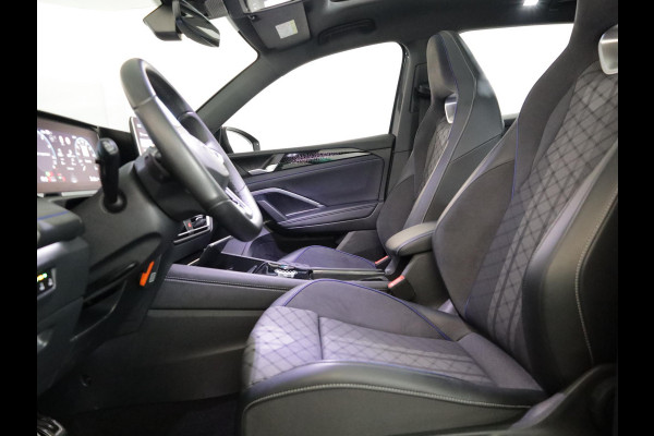Volkswagen Tiguan 1.5 eHybrid R-Line Edition 204 pk Automaat (DSG) | Verlengde garantie | Navigatie | Panoramadak | Trekhaak (wegklapbaar) | Parkeersensoren (Park assist) | Rondomzicht camera | Black Style pakket | R-Line |