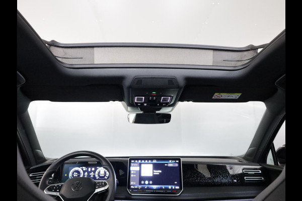Volkswagen Tiguan 1.5 eHybrid R-Line Edition 204 pk Automaat (DSG) | Verlengde garantie | Navigatie | Panoramadak | Trekhaak (wegklapbaar) | Parkeersensoren (Park assist) | Rondomzicht camera | Black Style pakket | R-Line |