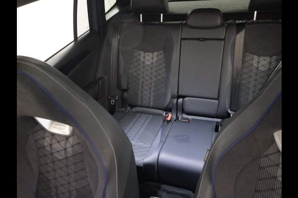 Volkswagen Tiguan 1.5 eHybrid R-Line Edition 204 pk Automaat (DSG) | Verlengde garantie | Navigatie | Panoramadak | Trekhaak (wegklapbaar) | Parkeersensoren (Park assist) | Rondomzicht camera | Black Style pakket | R-Line |