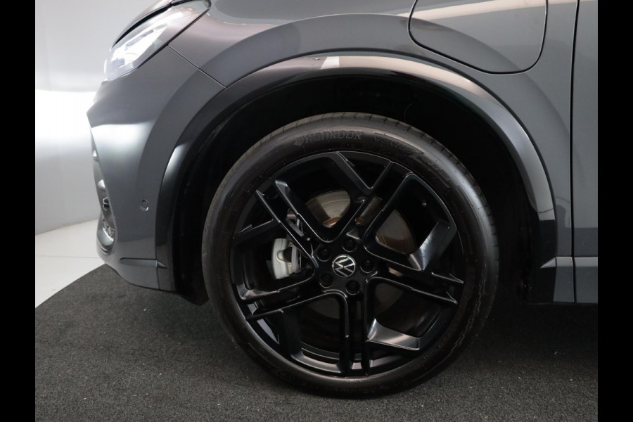 Volkswagen Tiguan 1.5 eHybrid R-Line Edition 204 pk Automaat (DSG) | Verlengde garantie | Navigatie | Panoramadak | Trekhaak (wegklapbaar) | Parkeersensoren (Park assist) | Rondomzicht camera | Black Style pakket | R-Line |