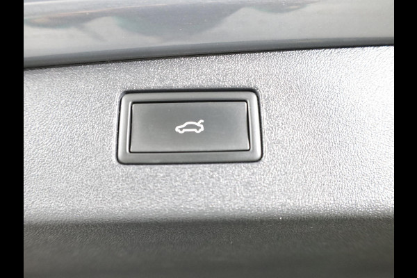 Volkswagen Tiguan 1.5 eHybrid R-Line Edition 204 pk Automaat (DSG) | Verlengde garantie | Navigatie | Panoramadak | Trekhaak (wegklapbaar) | Parkeersensoren (Park assist) | Rondomzicht camera | Black Style pakket | R-Line |
