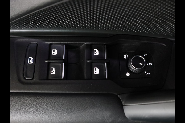 Volkswagen Tiguan 1.5 eHybrid R-Line Edition 204 pk Automaat (DSG) | Verlengde garantie | Navigatie | Panoramadak | Trekhaak (wegklapbaar) | Parkeersensoren (Park assist) | Rondomzicht camera | Black Style pakket | R-Line |