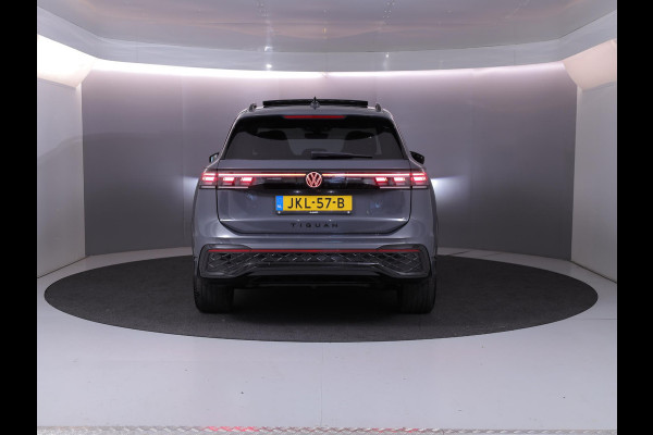 Volkswagen Tiguan 1.5 eHybrid R-Line Edition 204 pk Automaat (DSG) | Verlengde garantie | Navigatie | Panoramadak | Trekhaak (wegklapbaar) | Parkeersensoren (Park assist) | Rondomzicht camera | Black Style pakket | R-Line |