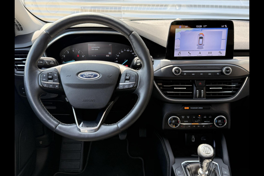 Ford FOCUS Wagon 1.0 EcoBoost Titanium Business 2e Eigenaar|Pano|Stoel+stuurverw|Adap Cruise|Carplay|HUD|Dealer Onderhouden|Camera|Clima|PDC V+A|Trekhaak|LM velgen|Navi|Elek Ramen|N.A.P.|APK tot 07-2027