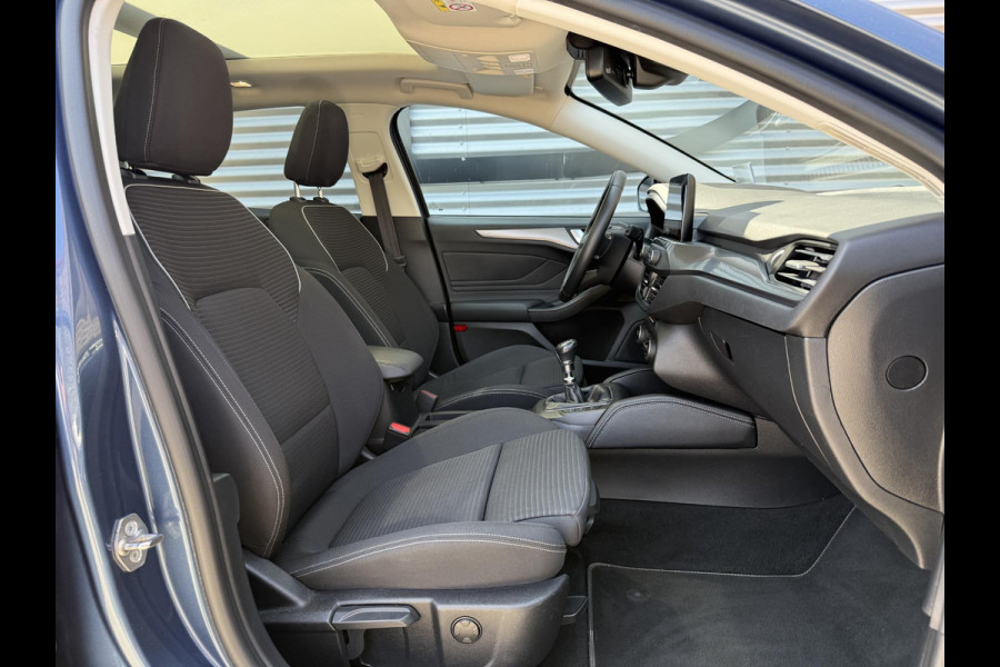 Ford FOCUS Wagon 1.0 EcoBoost Titanium Business 2e Eigenaar|Pano|Stoel+stuurverw|Adap Cruise|Carplay|HUD|Dealer Onderhouden|Camera|Clima|PDC V+A|Trekhaak|LM velgen|Navi|Elek Ramen|N.A.P.|APK tot 07-2027