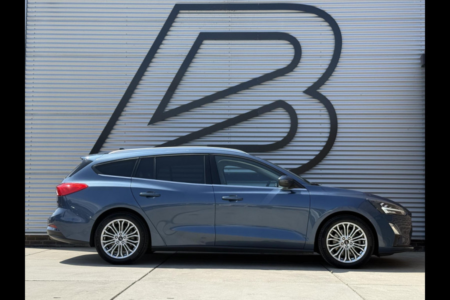 Ford FOCUS Wagon 1.0 EcoBoost Titanium Business 2e Eigenaar|Pano|Stoel+stuurverw|Adap Cruise|Carplay|HUD|Dealer Onderhouden|Camera|Clima|PDC V+A|Trekhaak|LM velgen|Navi|Elek Ramen|N.A.P.|APK tot 07-2027