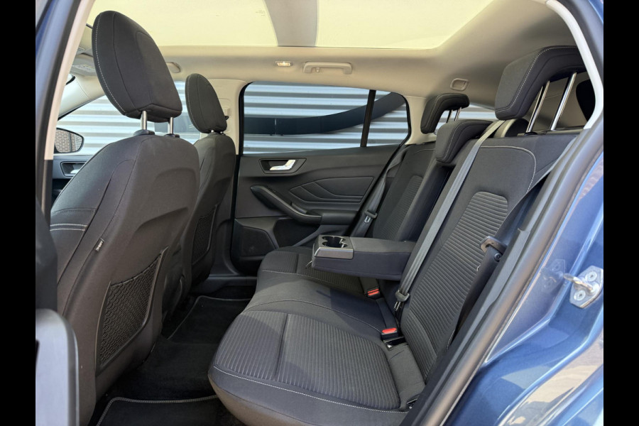 Ford FOCUS Wagon 1.0 EcoBoost Titanium Business 2e Eigenaar|Pano|Stoel+stuurverw|Adap Cruise|Carplay|HUD|Dealer Onderhouden|Camera|Clima|PDC V+A|Trekhaak|LM velgen|Navi|Elek Ramen|N.A.P.|APK tot 07-2027
