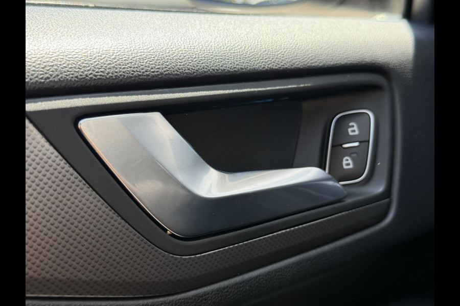 Ford FOCUS Wagon 1.0 EcoBoost Titanium Business 2e Eigenaar|Pano|Stoel+stuurverw|Adap Cruise|Carplay|HUD|Dealer Onderhouden|Camera|Clima|PDC V+A|Trekhaak|LM velgen|Navi|Elek Ramen|N.A.P.|APK tot 07-2027