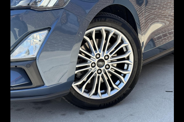 Ford FOCUS Wagon 1.0 EcoBoost Titanium Business 2e Eigenaar|Pano|Stoel+stuurverw|Adap Cruise|Carplay|HUD|Dealer Onderhouden|Camera|Clima|PDC V+A|Trekhaak|LM velgen|Navi|Elek Ramen|N.A.P.|APK tot 07-2027