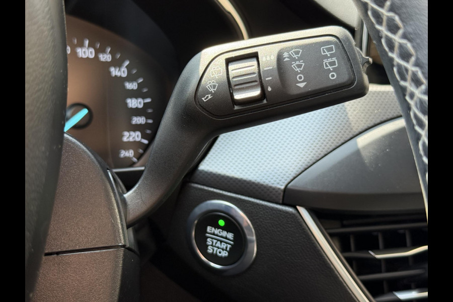 Ford FOCUS Wagon 1.0 EcoBoost Titanium Business 2e Eigenaar|Pano|Stoel+stuurverw|Adap Cruise|Carplay|HUD|Dealer Onderhouden|Camera|Clima|PDC V+A|Trekhaak|LM velgen|Navi|Elek Ramen|N.A.P.|APK tot 07-2027