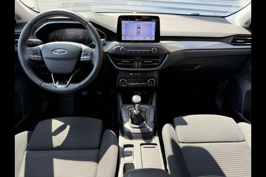 Ford FOCUS Wagon 1.0 EcoBoost Titanium Business 2e Eigenaar|Pano|Stoel+stuurverw|Adap Cruise|Carplay|HUD|Dealer Onderhouden|Camera|Clima|PDC V+A|Trekhaak|LM velgen|Navi|Elek Ramen|N.A.P.|APK tot 07-2027
