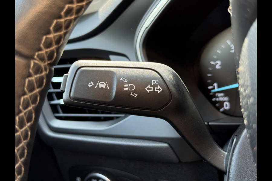 Ford FOCUS Wagon 1.0 EcoBoost Titanium Business 2e Eigenaar|Pano|Stoel+stuurverw|Adap Cruise|Carplay|HUD|Dealer Onderhouden|Camera|Clima|PDC V+A|Trekhaak|LM velgen|Navi|Elek Ramen|N.A.P.|APK tot 07-2027