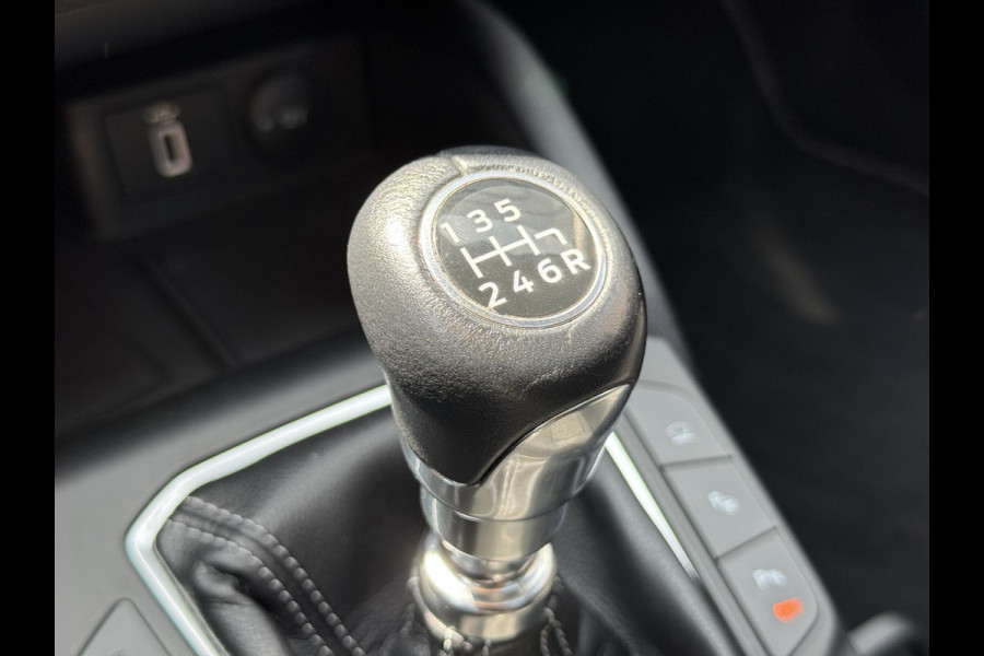 Ford FOCUS Wagon 1.0 EcoBoost Titanium Business 2e Eigenaar|Pano|Stoel+stuurverw|Adap Cruise|Carplay|HUD|Dealer Onderhouden|Camera|Clima|PDC V+A|Trekhaak|LM velgen|Navi|Elek Ramen|N.A.P.|APK tot 07-2027
