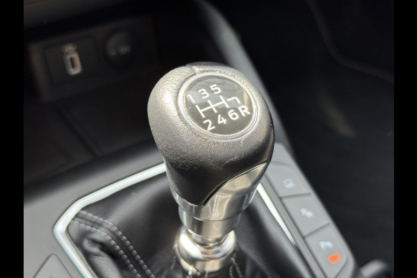 Ford FOCUS Wagon 1.0 EcoBoost Titanium Business 2e Eigenaar|Pano|Stoel+stuurverw|Adap Cruise|Carplay|HUD|Dealer Onderhouden|Camera|Clima|PDC V+A|Trekhaak|LM velgen|Navi|Elek Ramen|N.A.P.|APK tot 07-2027