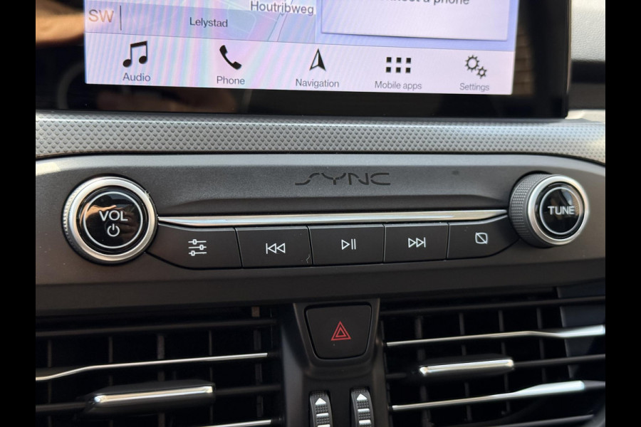 Ford FOCUS Wagon 1.0 EcoBoost Titanium Business 2e Eigenaar|Pano|Stoel+stuurverw|Adap Cruise|Carplay|HUD|Dealer Onderhouden|Camera|Clima|PDC V+A|Trekhaak|LM velgen|Navi|Elek Ramen|N.A.P.|APK tot 07-2027