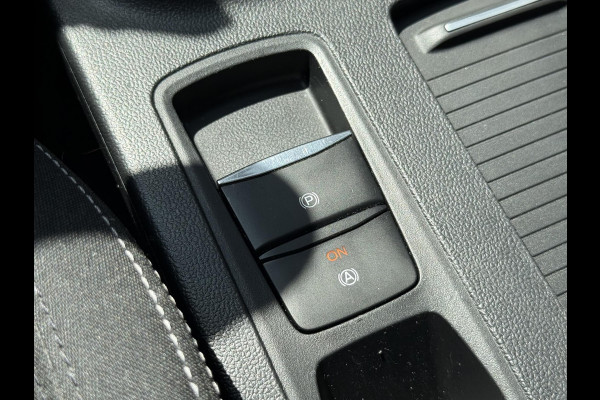 Ford FOCUS Wagon 1.0 EcoBoost Titanium Business 2e Eigenaar|Pano|Stoel+stuurverw|Adap Cruise|Carplay|HUD|Dealer Onderhouden|Camera|Clima|PDC V+A|Trekhaak|LM velgen|Navi|Elek Ramen|N.A.P.|APK tot 07-2027