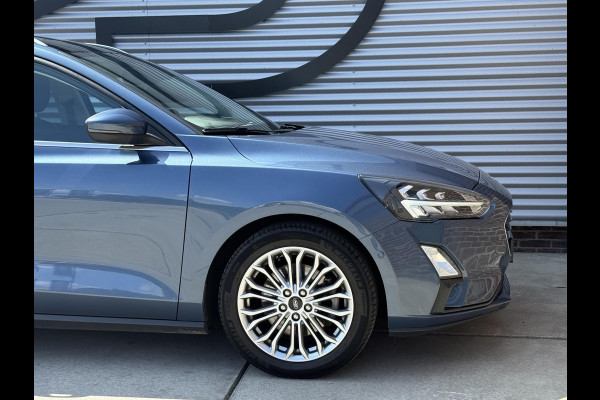 Ford FOCUS Wagon 1.0 EcoBoost Titanium Business 2e Eigenaar|Pano|Stoel+stuurverw|Adap Cruise|Carplay|HUD|Dealer Onderhouden|Camera|Clima|PDC V+A|Trekhaak|LM velgen|Navi|Elek Ramen|N.A.P.|APK tot 07-2027