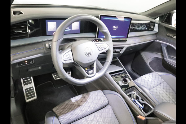 Volkswagen Tayron 1.5 eHybrid R-Line Edition 204 pk Automaat (DSG) | Verlengde garantie | Navigatie | Panoramadak | Trekhaak (wegklapbaar) | Parkeersensoren (Park assist) | Rondomzicht camera | Black Style pakket | R-Line |