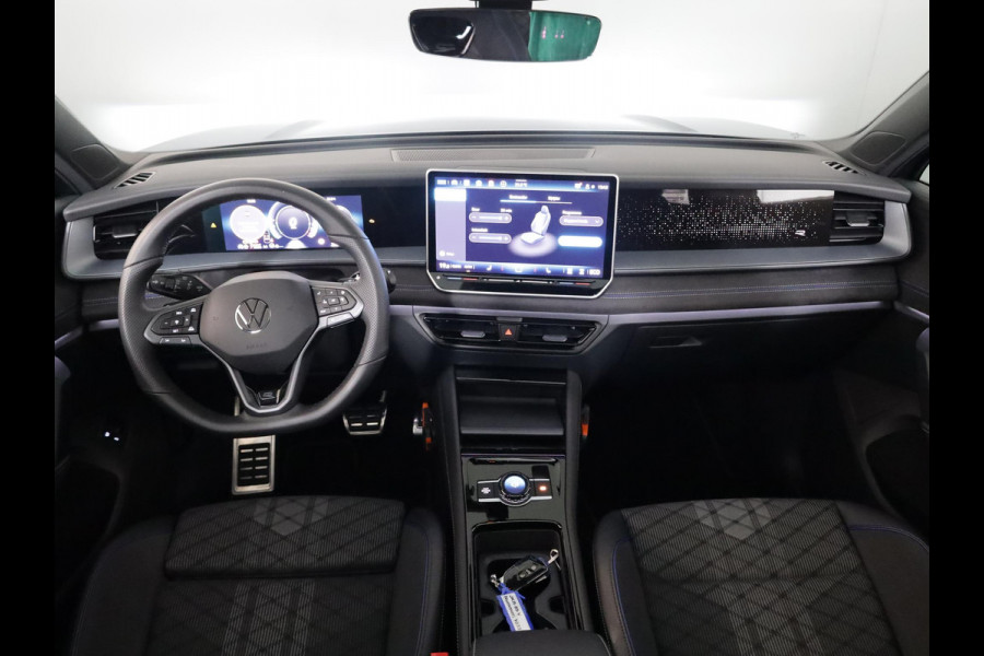 Volkswagen Tayron 1.5 eHybrid R-Line Edition 204 pk Automaat (DSG) | Verlengde garantie | Navigatie | Panoramadak | Trekhaak (wegklapbaar) | Parkeersensoren (Park assist) | Rondomzicht camera | Black Style pakket | R-Line |
