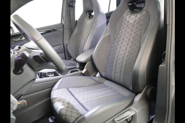 Volkswagen Tayron 1.5 eHybrid R-Line Edition 204 pk Automaat (DSG) | Verlengde garantie | Navigatie | Panoramadak | Trekhaak (wegklapbaar) | Parkeersensoren (Park assist) | Rondomzicht camera | Black Style pakket | R-Line |