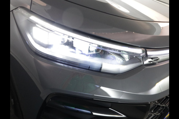 Volkswagen Tayron 1.5 eHybrid R-Line Edition 204 pk Automaat (DSG) | Verlengde garantie | Navigatie | Panoramadak | Trekhaak (wegklapbaar) | Parkeersensoren (Park assist) | Rondomzicht camera | Black Style pakket | R-Line |