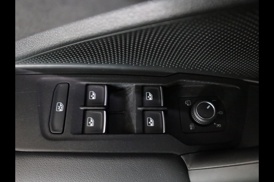 Volkswagen Tayron 1.5 eHybrid R-Line Edition 204 pk Automaat (DSG) | Verlengde garantie | Navigatie | Panoramadak | Trekhaak (wegklapbaar) | Parkeersensoren (Park assist) | Rondomzicht camera | Black Style pakket | R-Line |