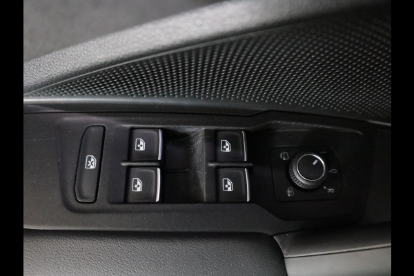 Volkswagen Tayron 1.5 eHybrid R-Line Edition 204 pk Automaat (DSG) | Verlengde garantie | Navigatie | Panoramadak | Trekhaak (wegklapbaar) | Parkeersensoren (Park assist) | Rondomzicht camera | Black Style pakket | R-Line |
