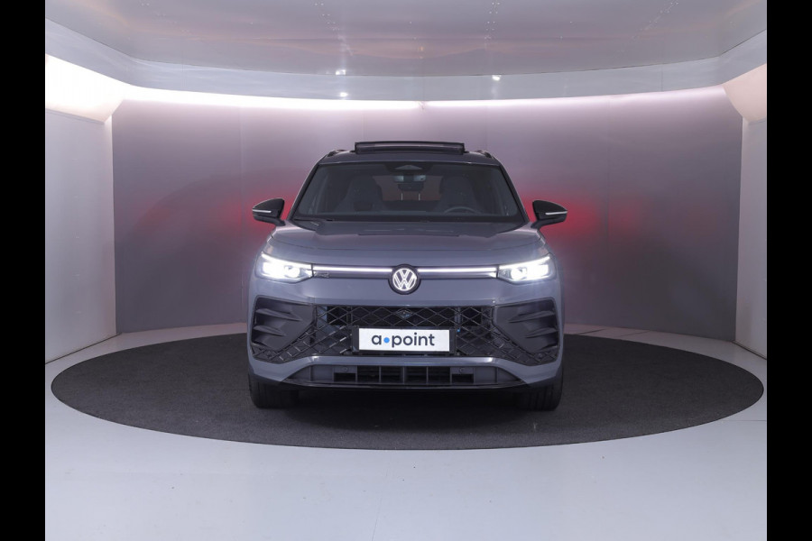 Volkswagen Tayron 1.5 eHybrid R-Line Edition 204 pk Automaat (DSG) | Verlengde garantie | Navigatie | Panoramadak | Trekhaak (wegklapbaar) | Parkeersensoren (Park assist) | Rondomzicht camera | Black Style pakket | R-Line |