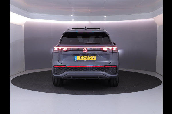 Volkswagen Tayron 1.5 eHybrid R-Line Edition 204 pk Automaat (DSG) | Verlengde garantie | Navigatie | Panoramadak | Trekhaak (wegklapbaar) | Parkeersensoren (Park assist) | Rondomzicht camera | Black Style pakket | R-Line |
