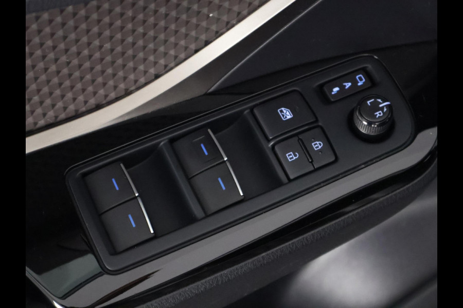 Toyota C-HR 1.8 Hybrid Executive Bi-Tone | JBL Audio | Dodehoek Detectie | Apple Carplay & AndroidAUTO | Half Leder |