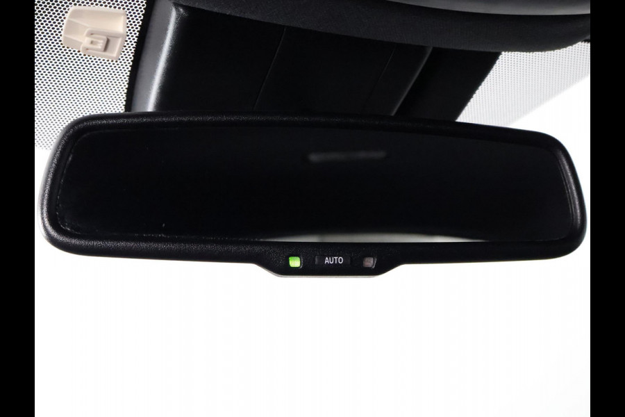 Toyota C-HR 1.8 Hybrid Executive Bi-Tone | JBL Audio | Dodehoek Detectie | Apple Carplay & AndroidAUTO | Half Leder |