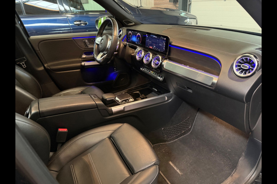 Mercedes-Benz Glb 200 Premium Plus AMG - Memory - Keyless - 360 Camera - Panoramadak - Leer