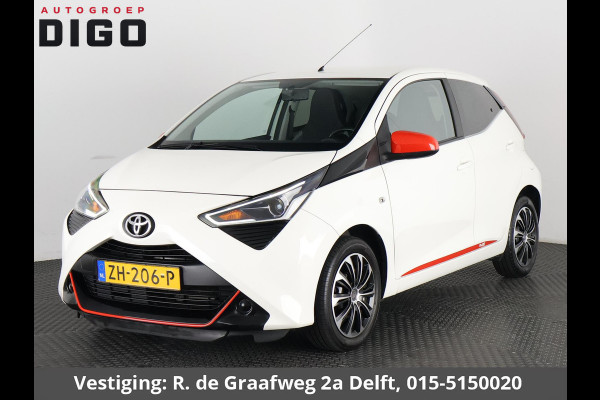 Toyota Aygo 1.0 VVT-i X-Play + Coral Red Pack | Apple Carplay & AndroidAUTO | 1e eigenaar | Dealer Onderhouden | Airco | Privacy Glass |