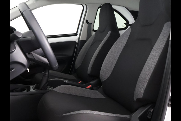 Toyota Aygo X 1.0 VVT-i MT Play Sport | Apple Carplay & AndroidAUTO | Airco | Camera | Privacy Glass | *DEMO*