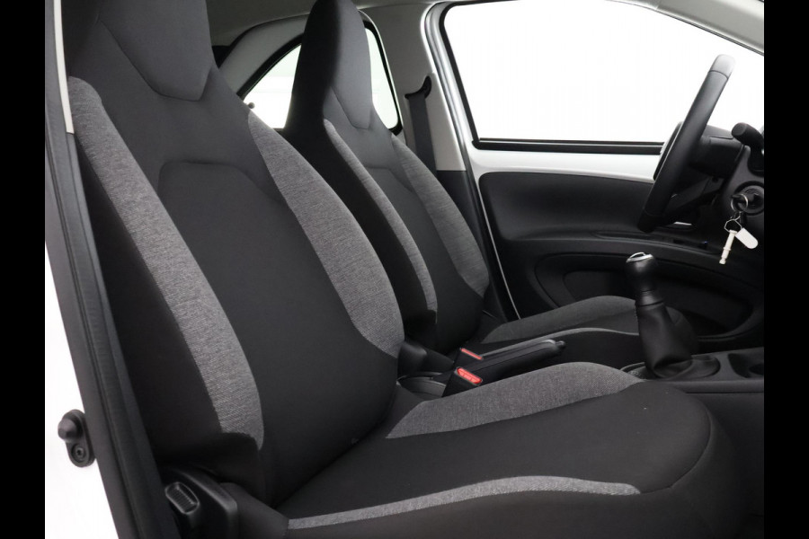 Toyota Aygo X 1.0 VVT-i MT Play Sport | Apple Carplay & AndroidAUTO | Airco | Camera | Privacy Glass | *DEMO*