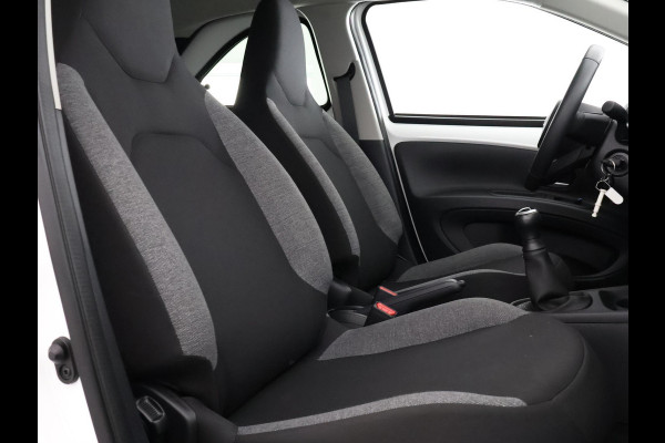 Toyota Aygo X 1.0 VVT-i MT Play Sport | Apple Carplay & AndroidAUTO | Airco | Camera | Privacy Glass | *DEMO*