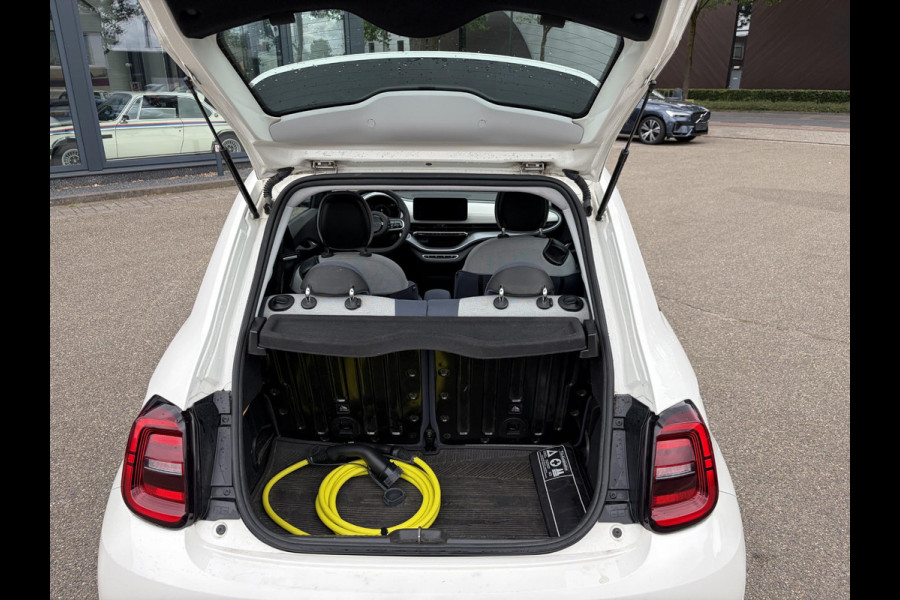 Fiat 500 Icon 42 kWh 34.000 KM! | UNIEKE KM-STAND | SOH 92% | PANORAMADAK | STOELVERWARMING |  PARKEERSENSOREN VOOR + ACHTER | ADAPTIVE CRUISE CONTROL | FIAT DEALER ONDERHOUDEN | RIJKLAAR GELEVERD MET 12 MND BOVAG GARANTIE |