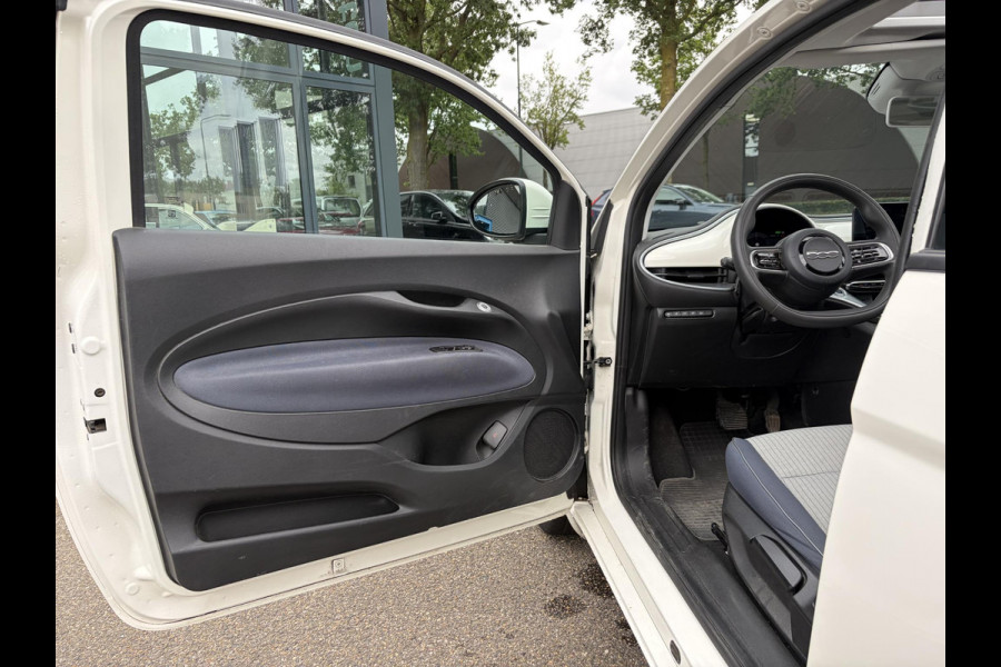 Fiat 500 Icon 42 kWh 34.000 KM! | UNIEKE KM-STAND | SOH 92% | PANORAMADAK | STOELVERWARMING |  PARKEERSENSOREN VOOR + ACHTER | ADAPTIVE CRUISE CONTROL | FIAT DEALER ONDERHOUDEN | RIJKLAAR GELEVERD MET 12 MND BOVAG GARANTIE |